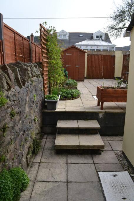 Entire 3 Bedroom House Near Caerphilly Station Eksteriør billede